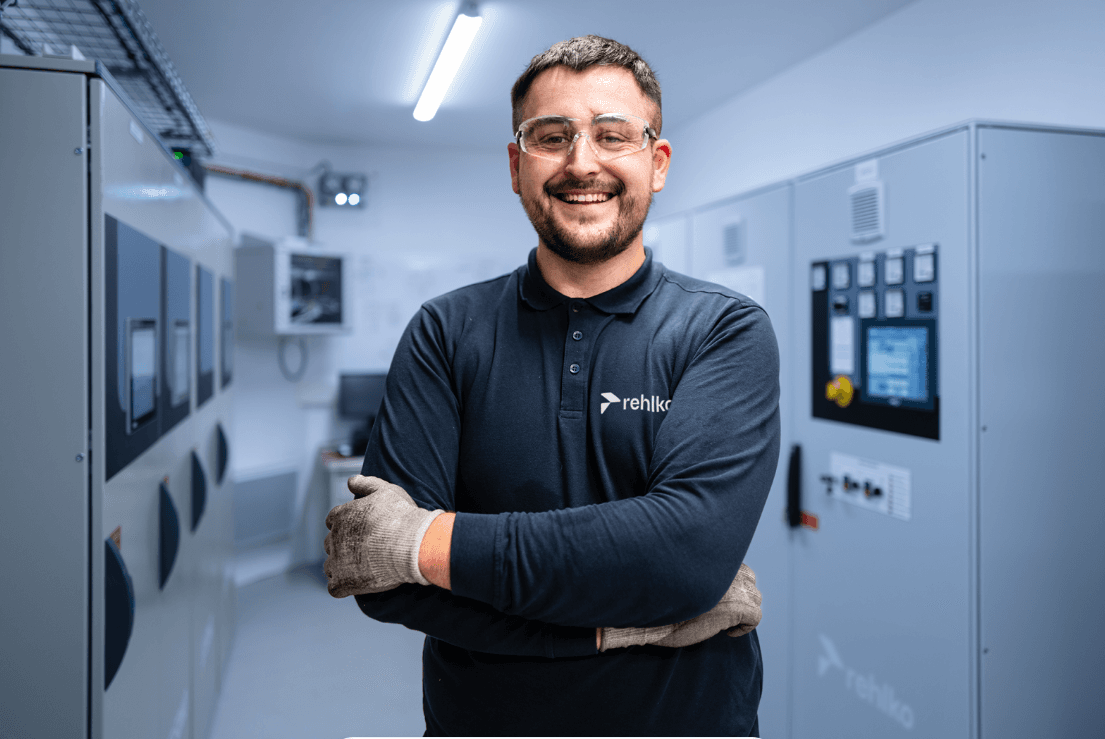 KOHLER Service France, c’est 110 techniciens formés pour assurer la mise en conformité et l’entretien de votre équipement, quelle que soit sa marque, prêts à intervenir en moins de 4 heures, 7j/7, 24h/24.